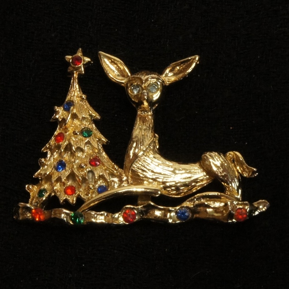 Vtg Christmas Deer Tree Gold Tone Brooch Rhinestone Holiday Reindeer Scene Pin